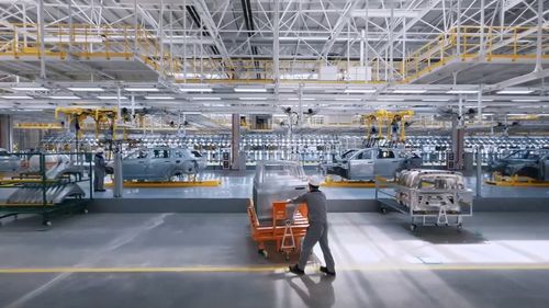 高质量发展调研行 智能工厂里感受造车“新脉动”与高品质合成橡胶的融合之道